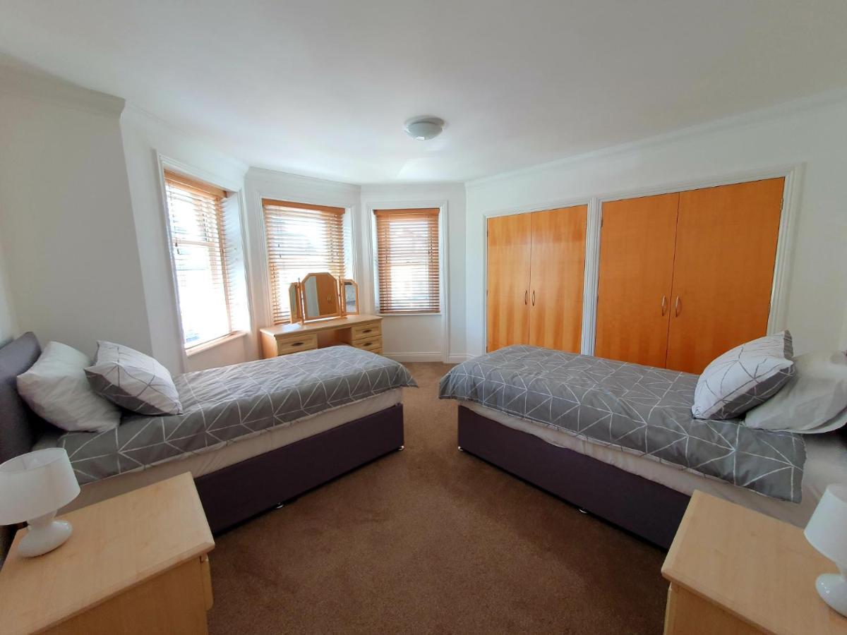 Top Quality Beach Front Apartment Sleep Up To 7 Guests 본머스 외부 사진