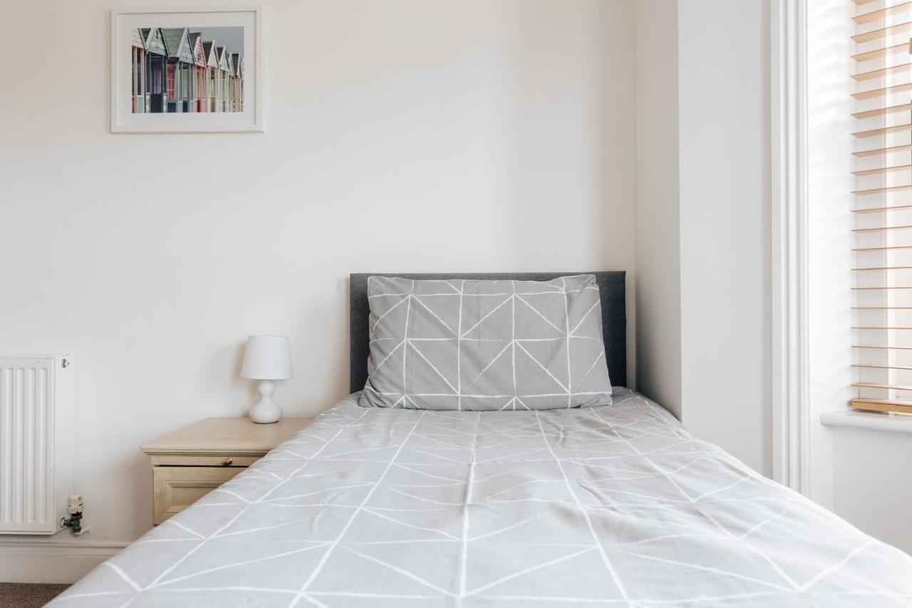 Top Quality Beach Front Apartment Sleep Up To 7 Guests 본머스 외부 사진