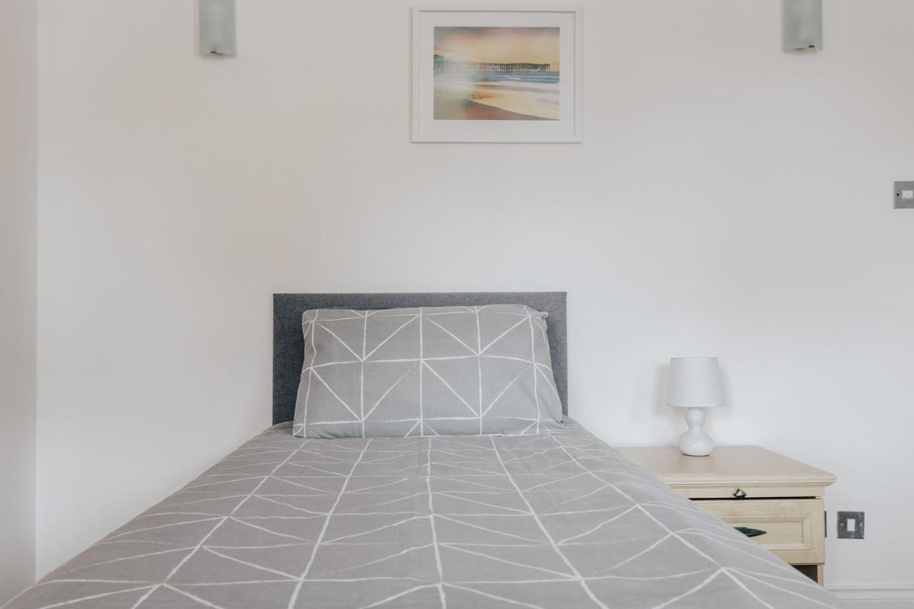 Top Quality Beach Front Apartment Sleep Up To 7 Guests 본머스 외부 사진