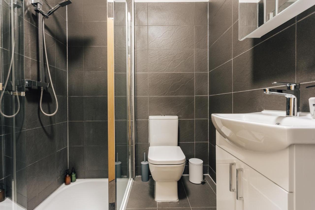 Top Quality Beach Front Apartment Sleep Up To 7 Guests 본머스 외부 사진